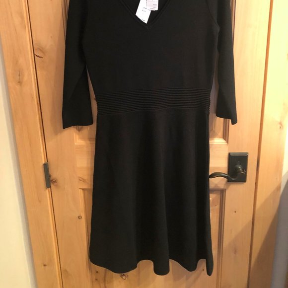 Neiman Marcus V-neck stretch knit dress - Picture 2 of 3